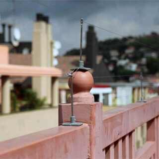 sistema-postes-palomas-control-aves-lima